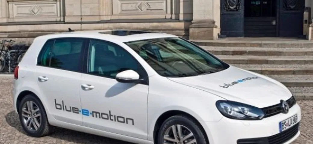 Volkswagen Golf blue-e-motion: l'auto più ecologica secondo l'Automobile Club inglese
