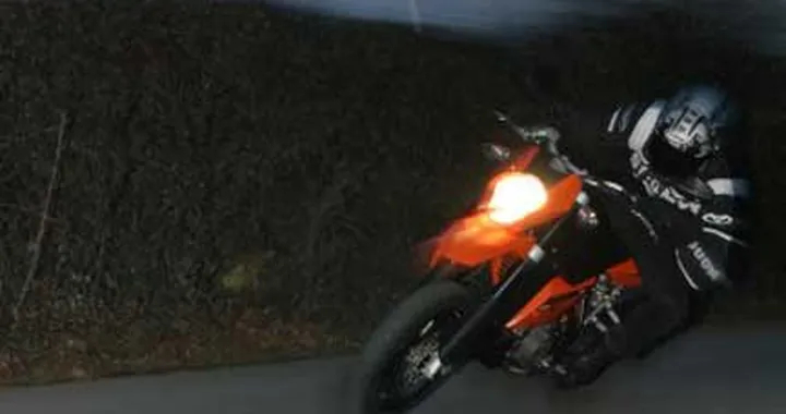 Riders già in sella alla KTM 990
