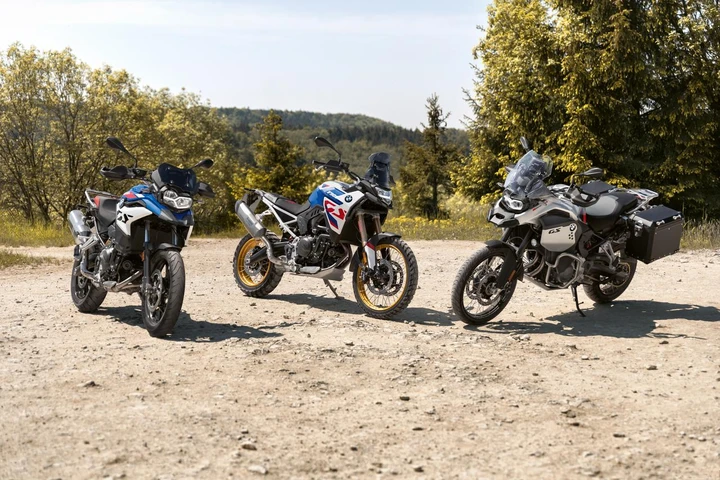 BMW F 900 GS, F 900 GS Adventure ed F 800 GS: debuttano le nuove versioni delle enduro