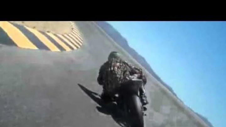 Video: mi gratto la cabeza... in curva!