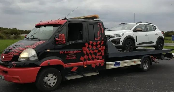 Spinge la Dacia Sandero fino a 180 km/h, bravata costa cara