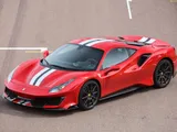 Furto insolito a Parigi: Ferrari 488 Pista rubata, i ladri si difendono in tribunale