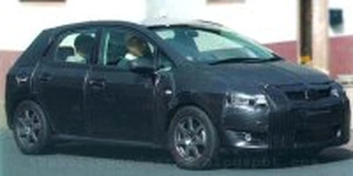 Foto spia della Toyota Corolla 2006