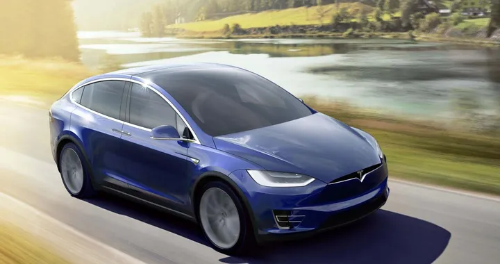Tesla, nuovo incidente mortale: Elon Musk difende l'Autopilot