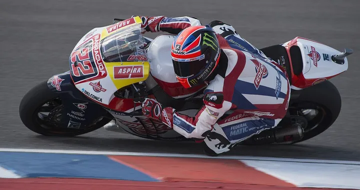 Moto 2 Jerez 2016: Sam Lowes si prende la pole position