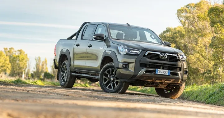 Toyota Hilux 2.8 Invincible: la prova su strada