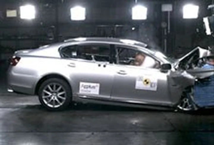 Con Lexus GS incidenti 