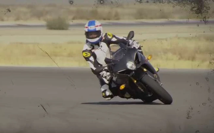 Kevin Schwantz prova la Suzuki GSX-R 1000 2017 [Video]