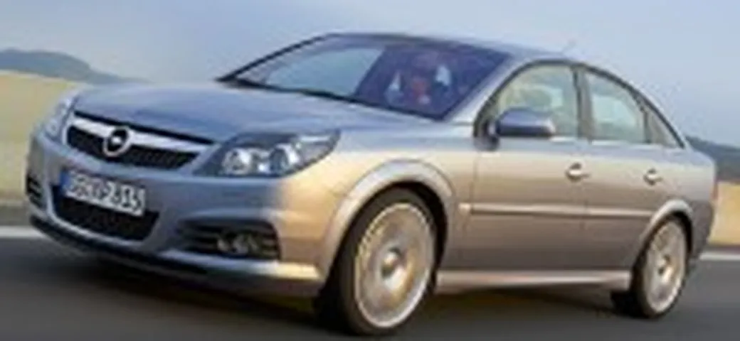 Nuove Opel Vectra e Signum