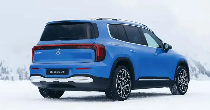 Mercedes-Benz GLB, il SUV premium è tutto nuovo: come cambia