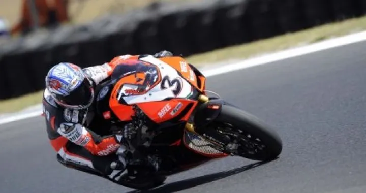 WSBK a Phillip Island: Biaggi, "Bene il motore, problemi in inserimento di curva"