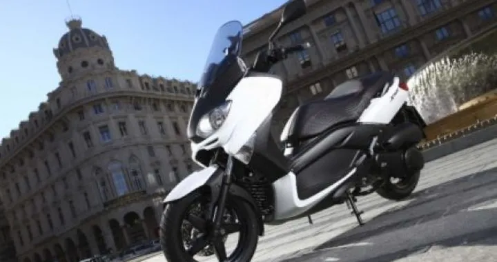 Test Yamaha X-Max 250 2010, scooter “furbo” che punta sulla qualità