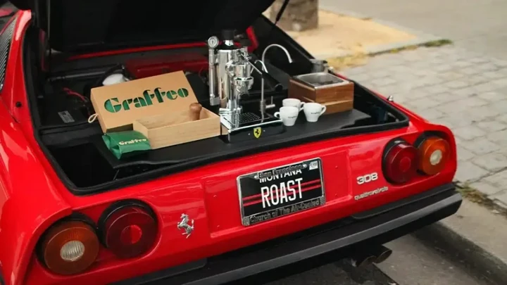 Come si trasforma una Ferrari 308 in una torrefazione mobile: idea originale