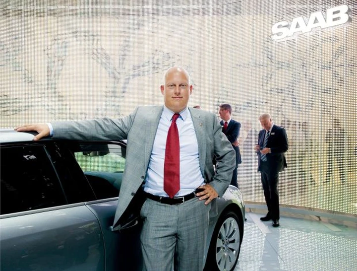 Christian Koenigsegg compra una Model S. 