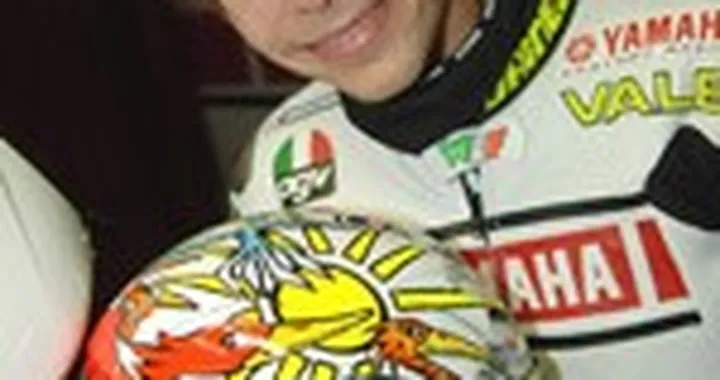 Anche Rossi mette all'asta il proprio casco