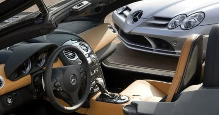 Mercedes SLR McLaren Roadster: gli interni