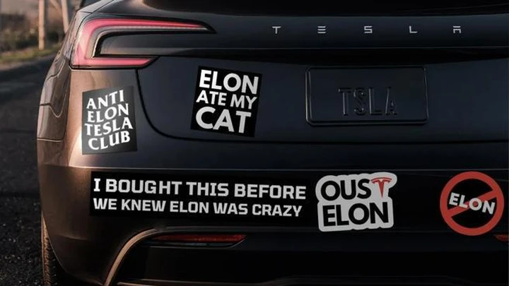 Rimasti feriti in un incidente con una Tesla: devono risarcire l'azienda di Musk per diffamazione