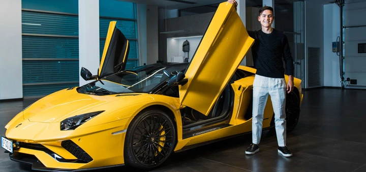 Lamborghini: auguri social a Dybala