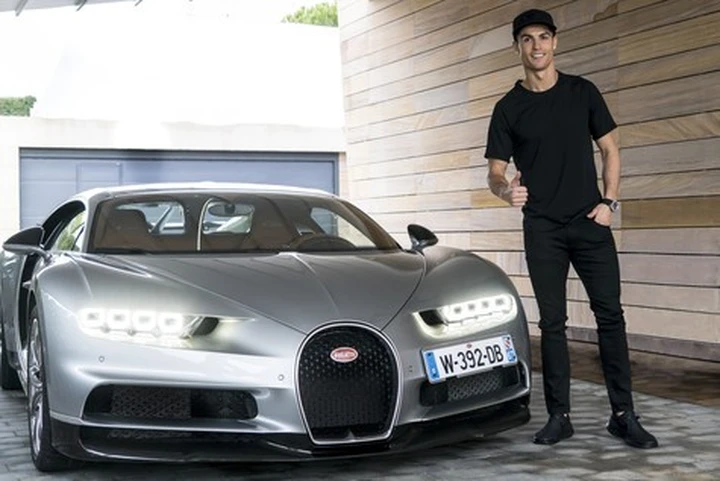 Cristiano Ronaldo e la Bugatti Chiron [Video]