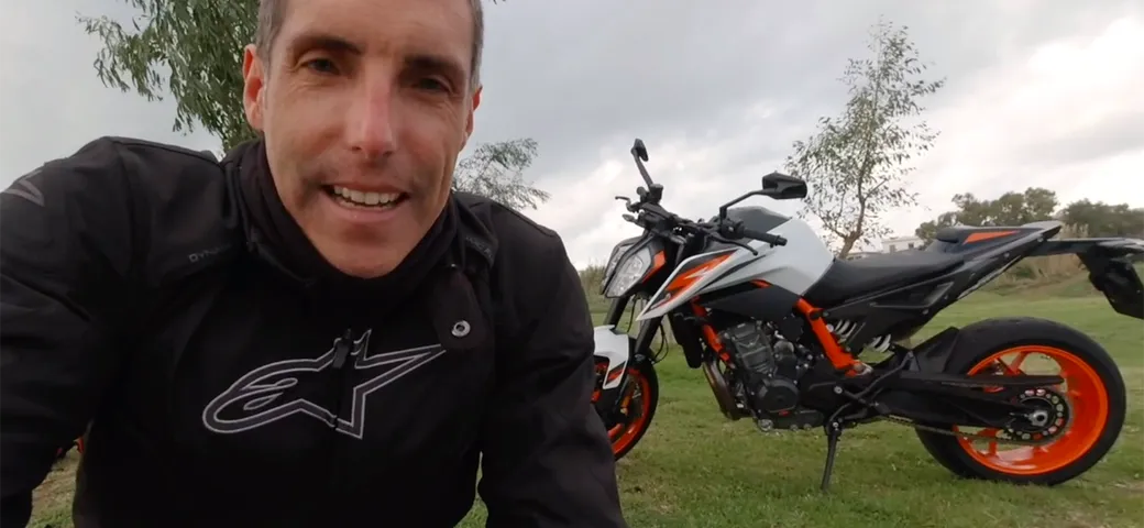KTM 890 Duke R, la prova su strada (VIDEO)