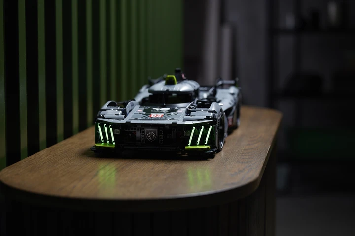 Peugeot 9X8: svelata la versione LEGO Technic da 1775 pezzi [FOTO]