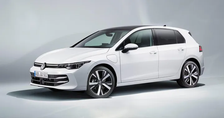Volkswagen Golf 9 HEV: guanto di sfida alla Toyota Corolla