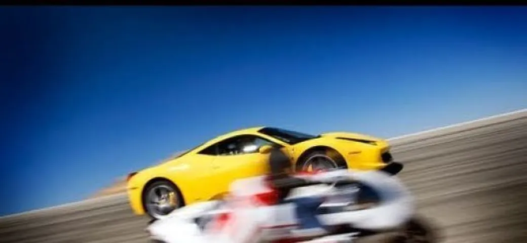 Video Ferrari 458 Italia Vs Ducati 1198S