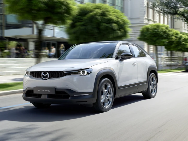 Mazda MX-30: 3 nuovi allestimenti oltre alla Launch Edition