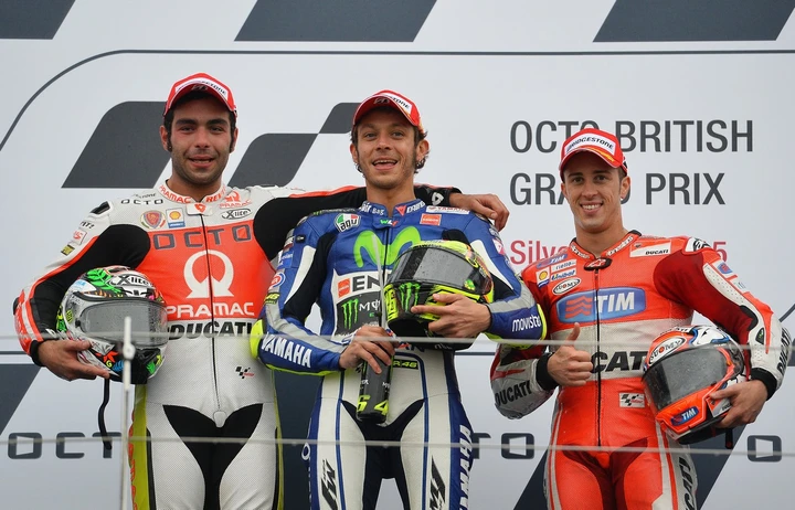 MotoGP Silverstone 2015 | Diretta| Rossi vince, Petrucci secondo! Podio italiano con Dovizioso!!!