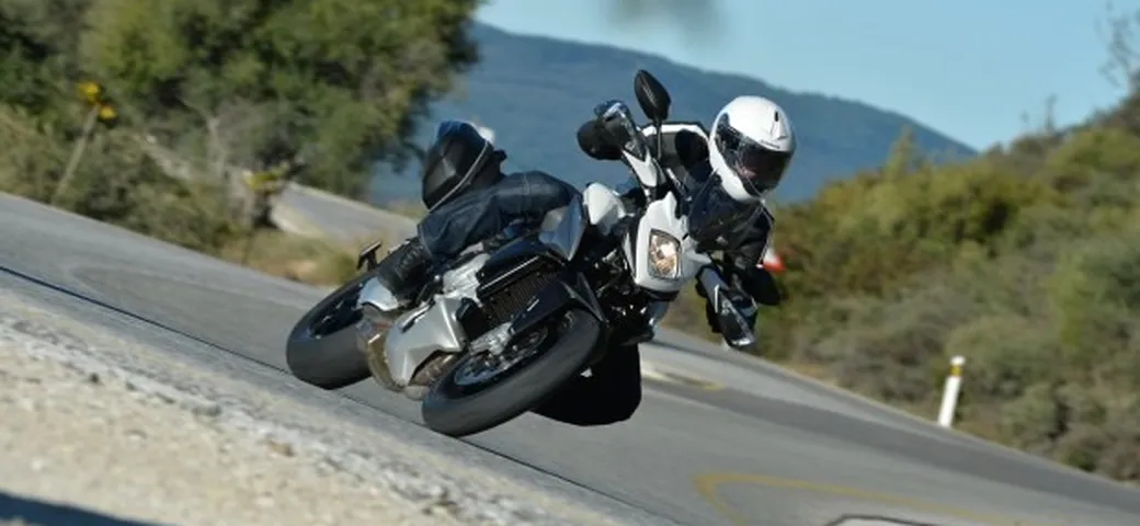MV Agusta Stradale 800 2015: la prova su strada