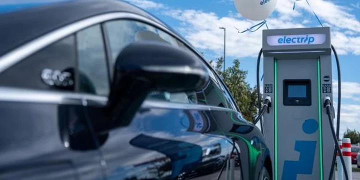 Inaugurato l'hub di ricarica più potente d'Italia: 300 km in 15 minuti