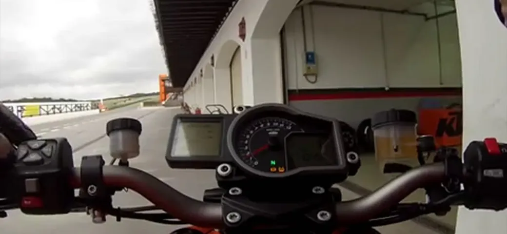 KTM 1290 Super Duke R 2014 sul circuito Ascari
