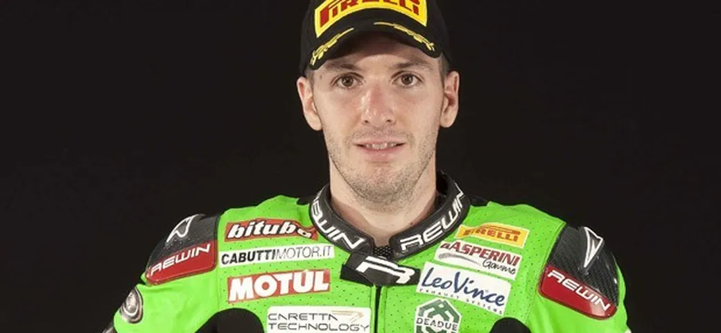 L'ultimo saluto per Andrea. In migliaia ai funerali di Antonelli.