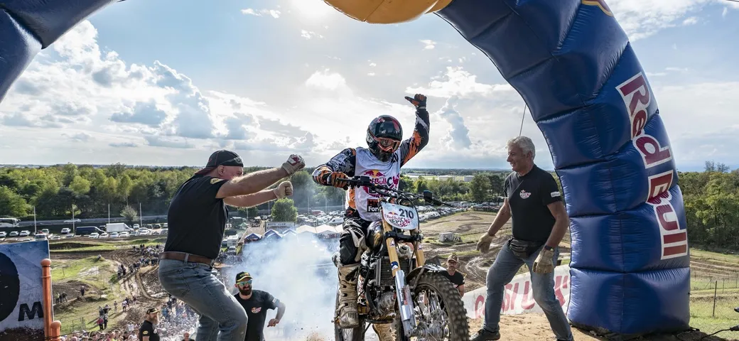 Red Bull Epic Rise: un solo pilota in cima alla salita infernale