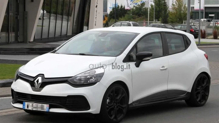 Renault Clio RS, nuove foto spia della hot hatch