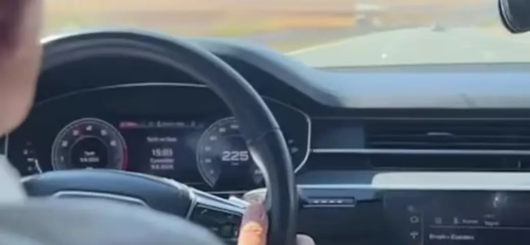 Ministro dei Trasporti turco si riprende a 225 km/h: multa salata