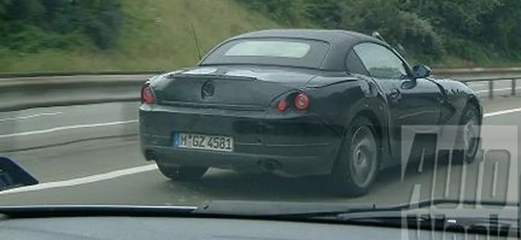 Foto spia BMW Z4 roadster 2009: con tetto in metallo ?