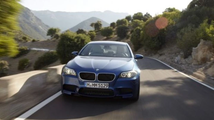 BMW M550dx: trazione integrale e 700 Nm per il 3.0 tri-turbodiesel