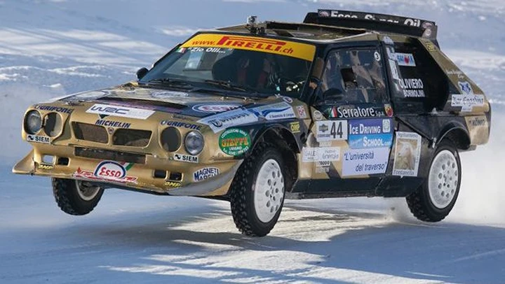Lancia Delta S4: sul ghiaccio di traverso in Video
