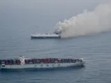 Incendio su nave cargo, 3.000 veicoli in fiamme