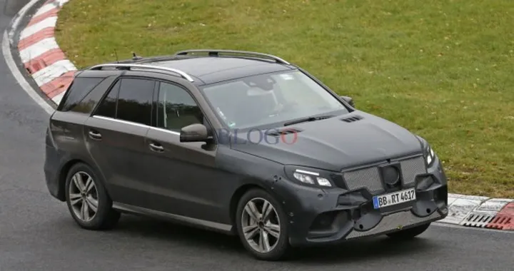 Mercedes ML Plug-In Hybrid: foto spia al Nurburgring