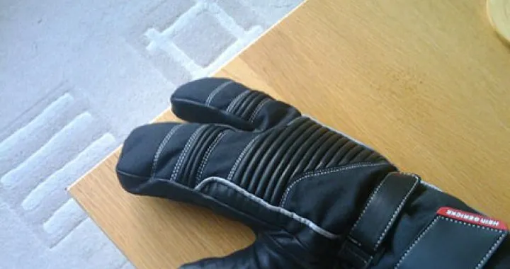 Foto del giorno: Guanti da moto delle tartarughe Ninja