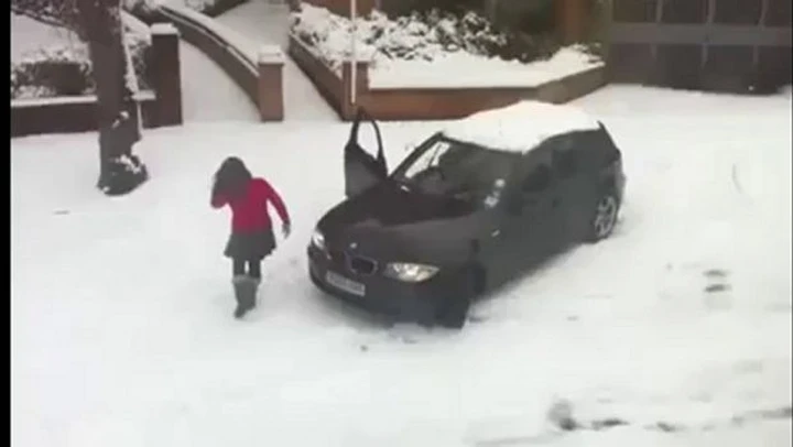 Donne, motori e neve... una combinazione da Epic Fail