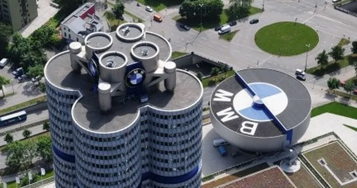 BMW inaugura il nuovo Museo, 120 auto e moto esposte