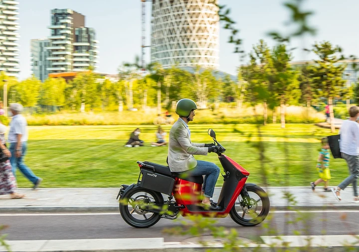 Incentivi moto e scooter elettrici: dal 19 ottobre