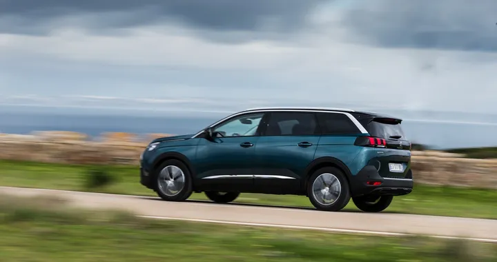 Peugeot 6008: nel 2023 la SUV di grandi dimensioni