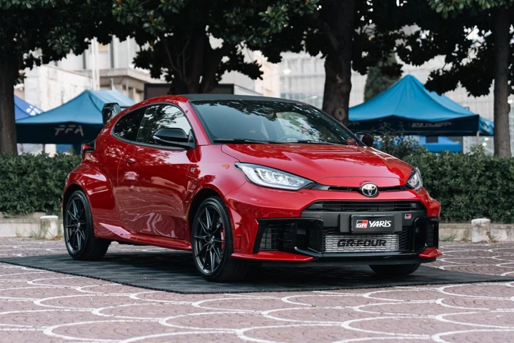 Toyota GR Yaris MY2026 arriva in Italia: più precisa, due serie speciali e anima da rally