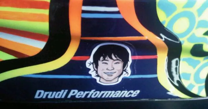 Rossi e i piloti del Motomondiale corrono con Shoya Tomizawa