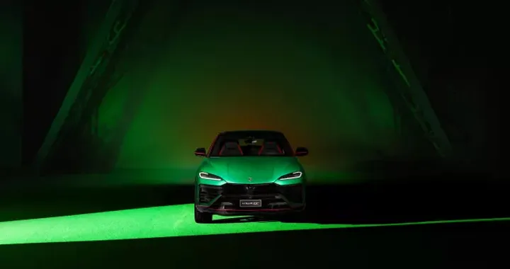 Lamborghini Urus SE “Tettonero” Capsule: il Super SUV ibrido da 800 CV