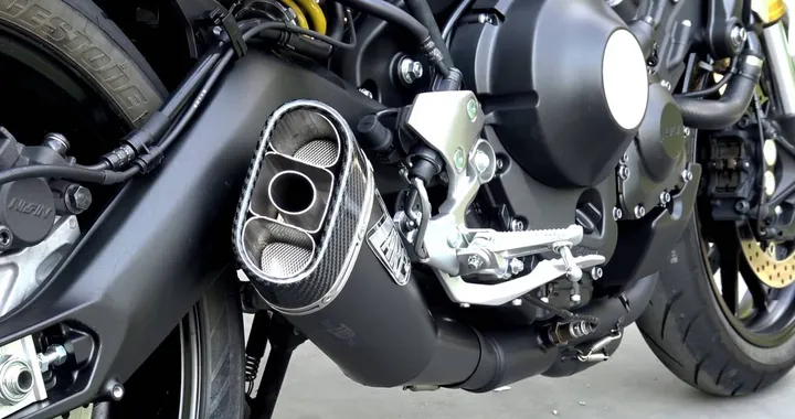 YAMAHA XSR 900 + Zard Exhaust